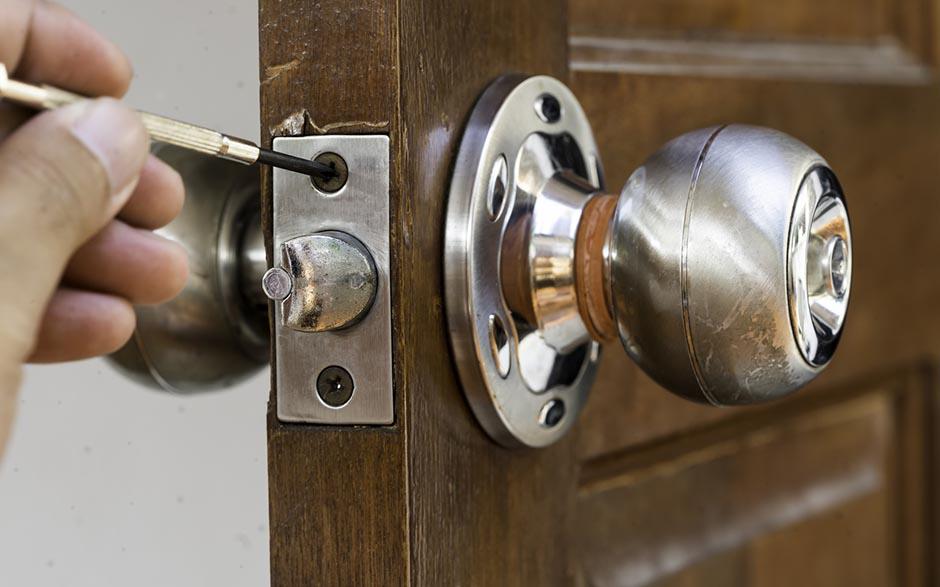 changer une serrure de porte Groslay